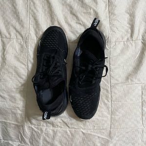 Black Nike air max 270